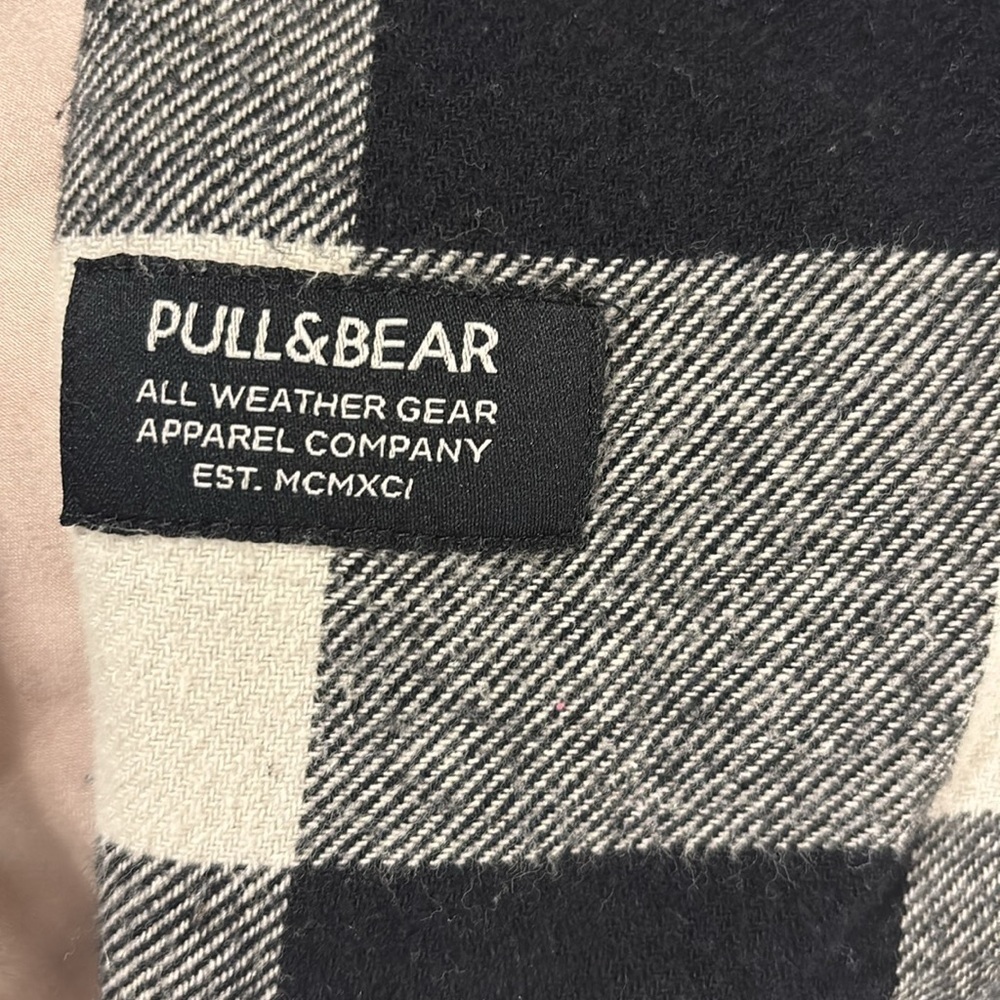 Pull & Bear buffalo plaid flannel button-down size small - Picture 2 of 5